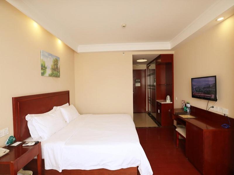 Greentree Inn Hainan Haikou East Train Station East Fengxiang Road Business Hotel Экстерьер фото