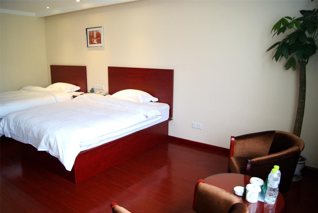 Greentree Inn Hainan Haikou East Train Station East Fengxiang Road Business Hotel Экстерьер фото