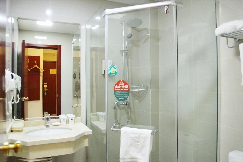 Greentree Inn Hainan Haikou East Train Station East Fengxiang Road Business Hotel Экстерьер фото