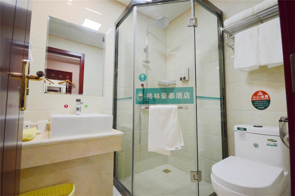 Greentree Inn Hainan Haikou East Train Station East Fengxiang Road Business Hotel Экстерьер фото