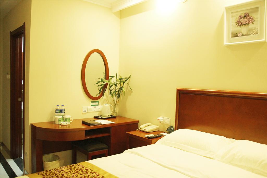 Greentree Inn Hainan Haikou East Train Station East Fengxiang Road Business Hotel Экстерьер фото