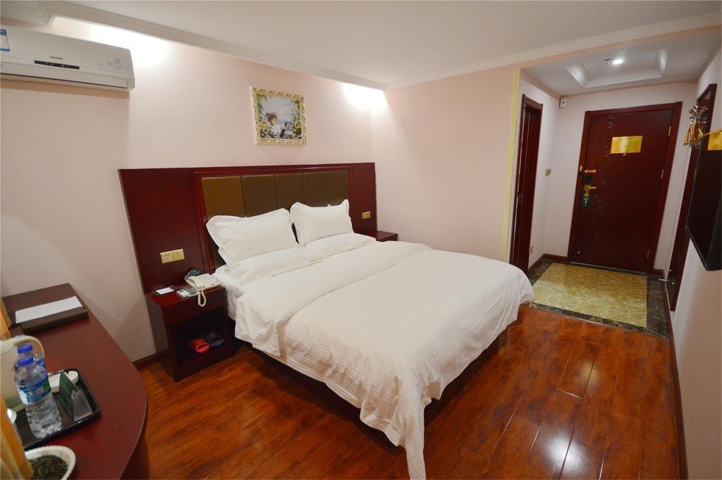 Greentree Inn Hainan Haikou East Train Station East Fengxiang Road Business Hotel Экстерьер фото